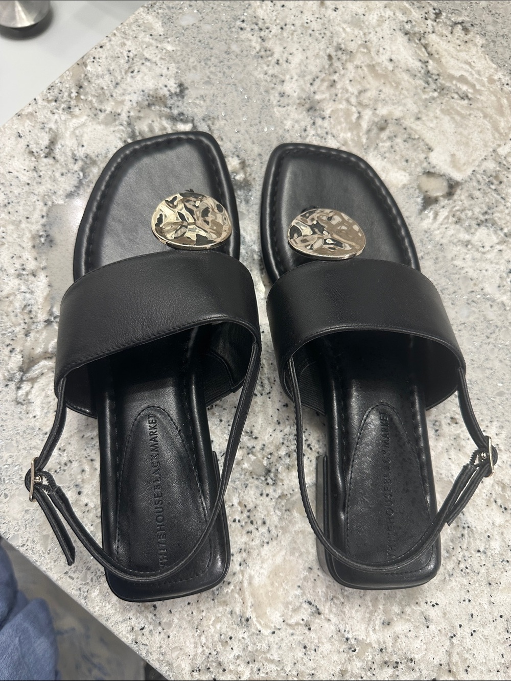 NEW Black Women's Leather Toe-Post Sandals with Decorative Medallion - Picture 2 of 5